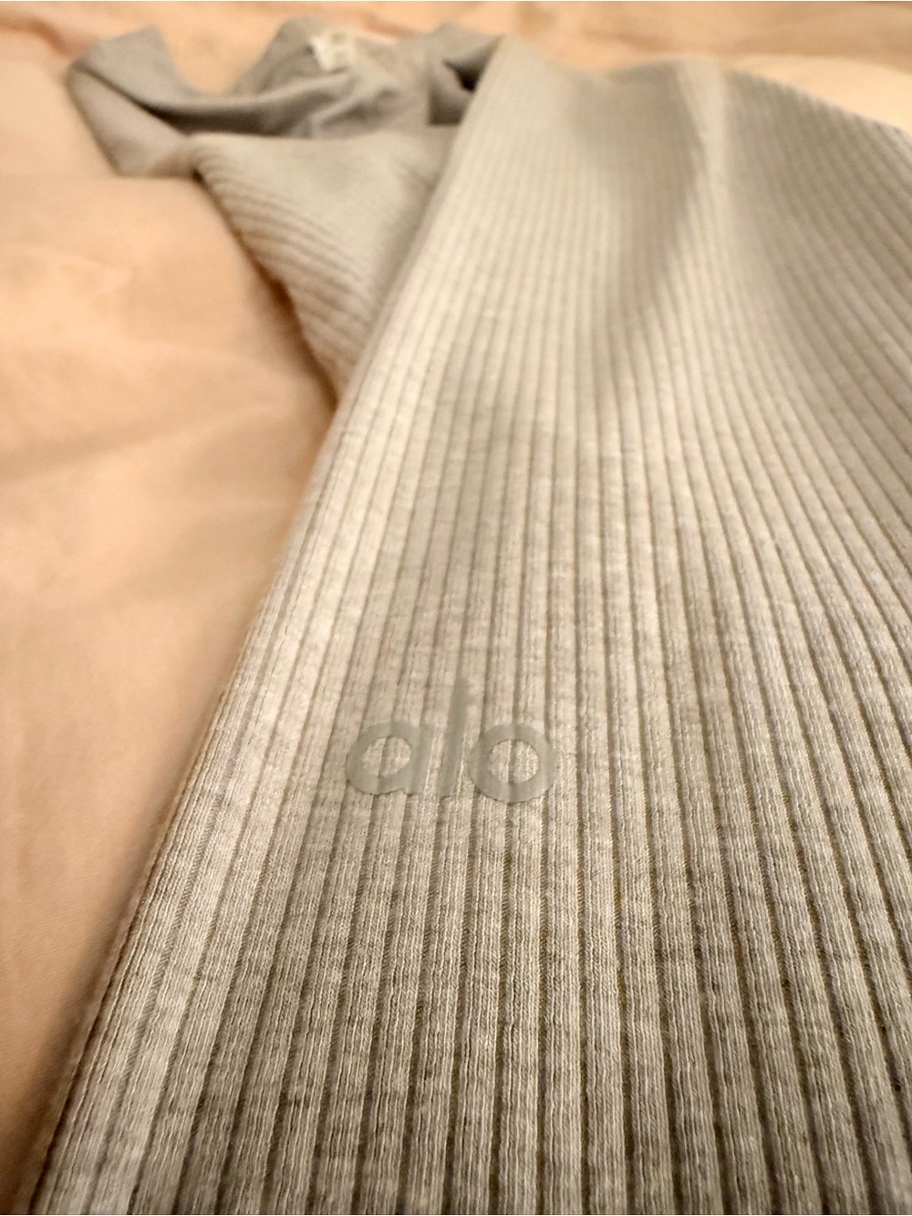 ALO Yoga Light Gray Ribbed Leggings